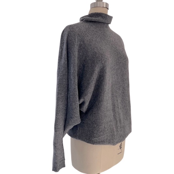 SOLD Saks Fifth Avenue 100% Cashmere Gray batwing sleeve turtleneck sweater L - Picture 4 of 12